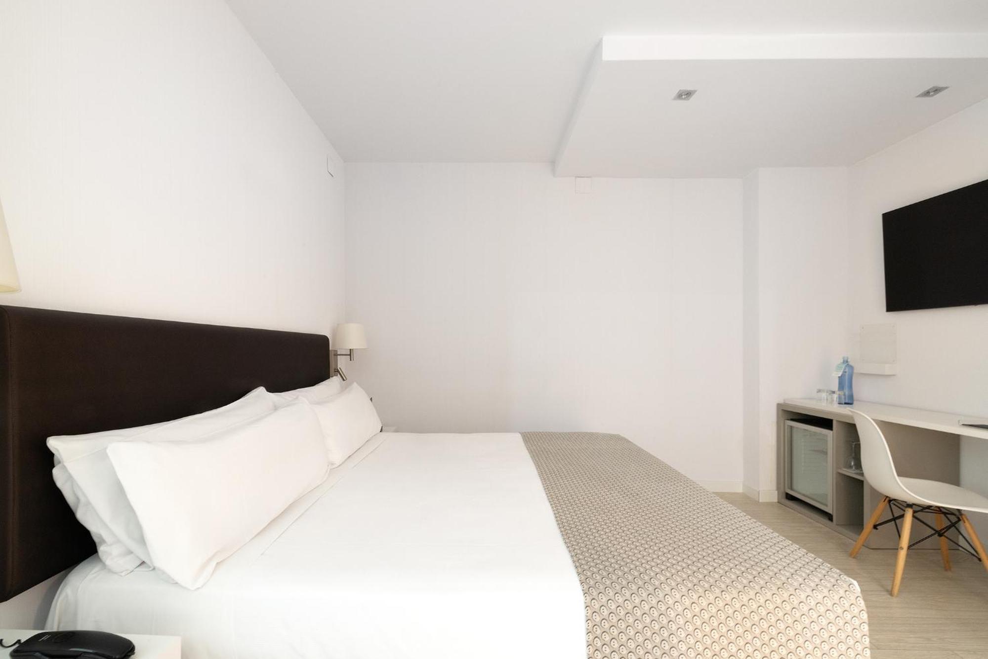 Catalonia Albeniz Hotel Barcelona Room photo